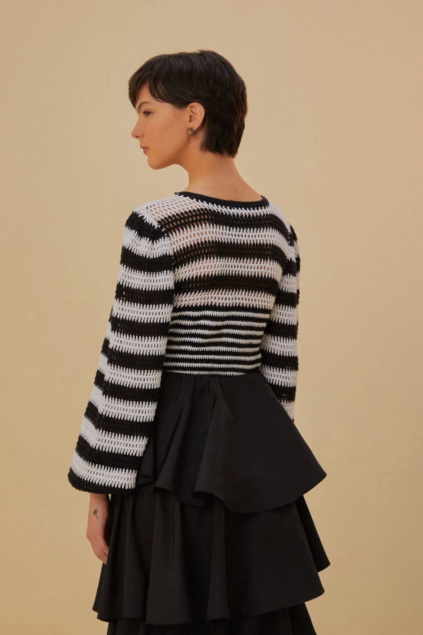 BLACK AND WHITE STRIPES CROCHET BLOUSE