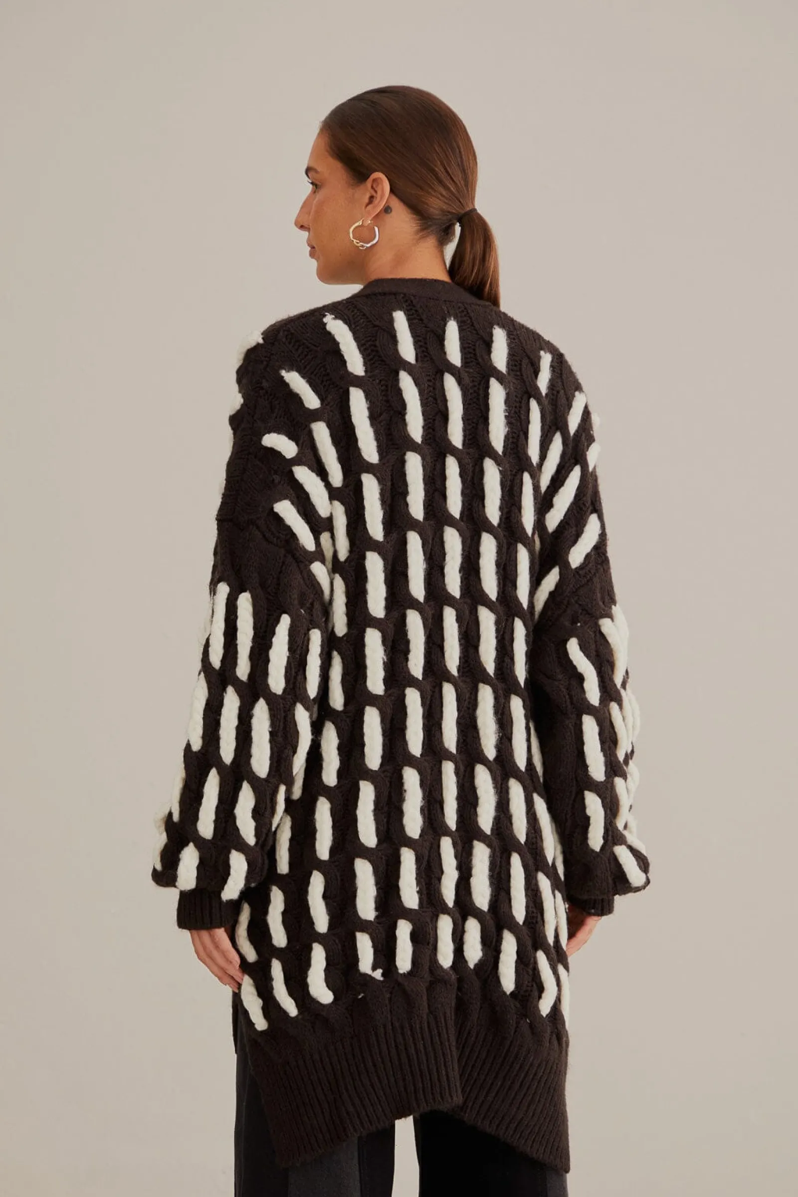 BLACK AND WHITE TEXTURED KNIT CARDIGAN