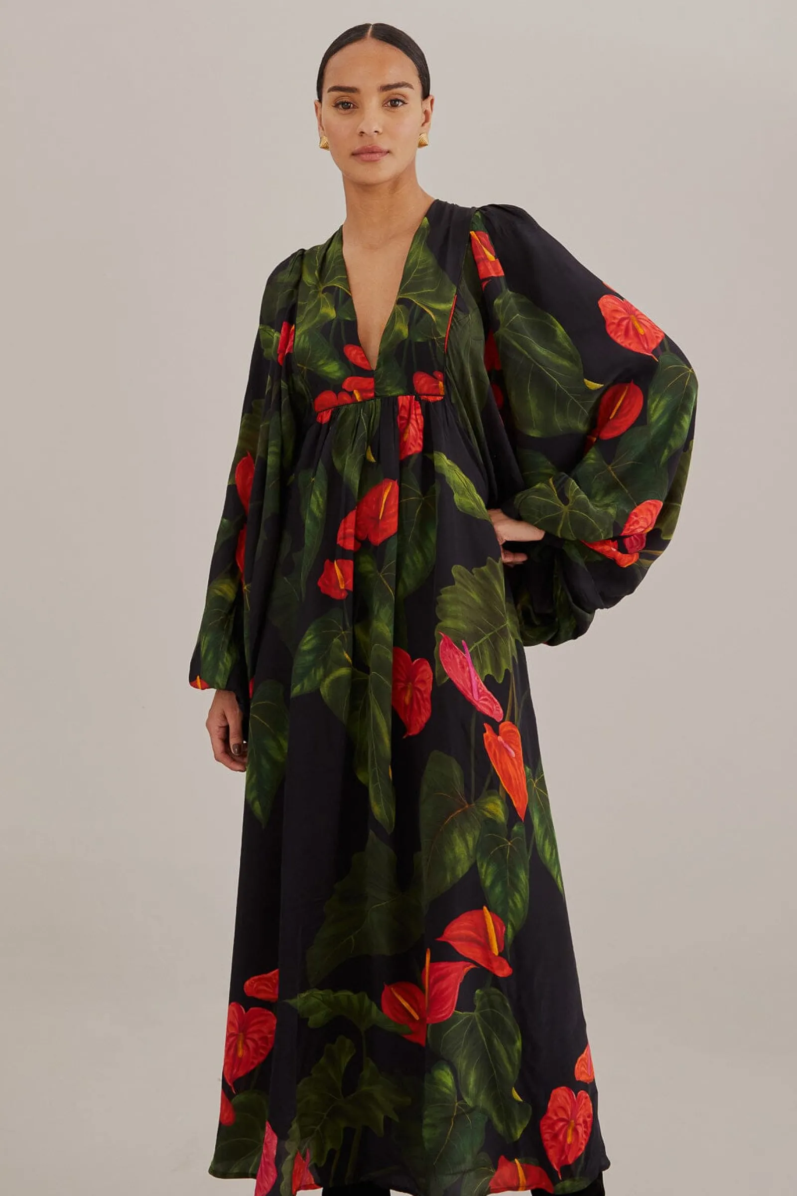 BLACK ANTHURIUM V NECK MAXI DRESS