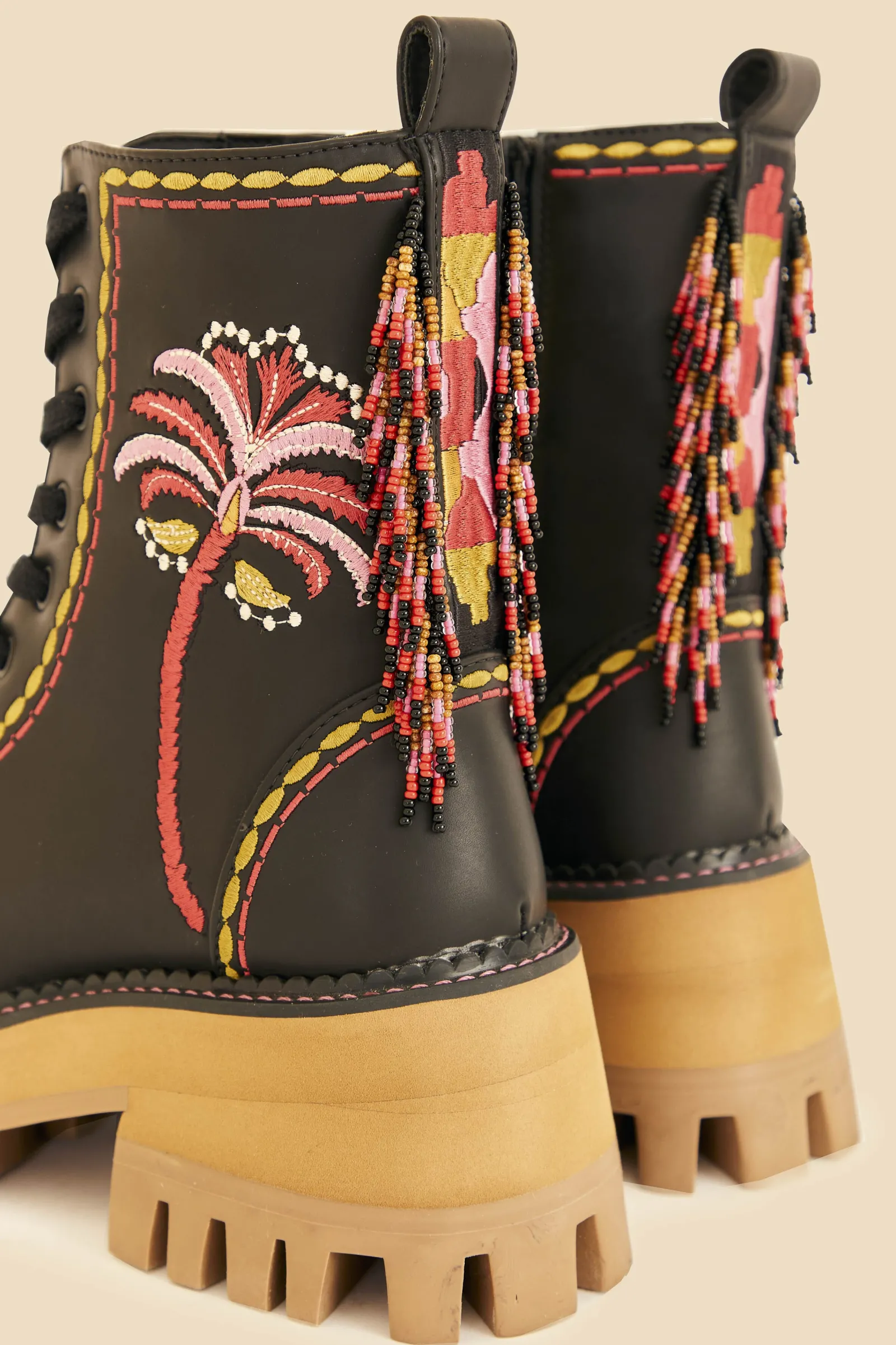 BLACK EMBROIDERED MID BOOT