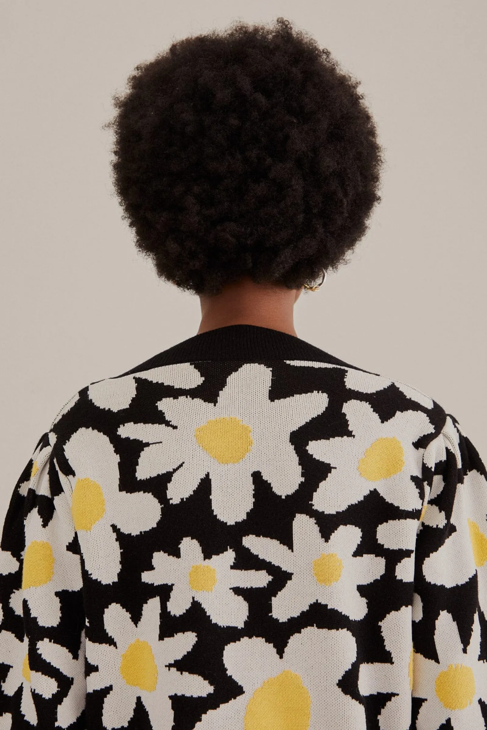 BLACK FLOWERS KNIT CARDIGAN