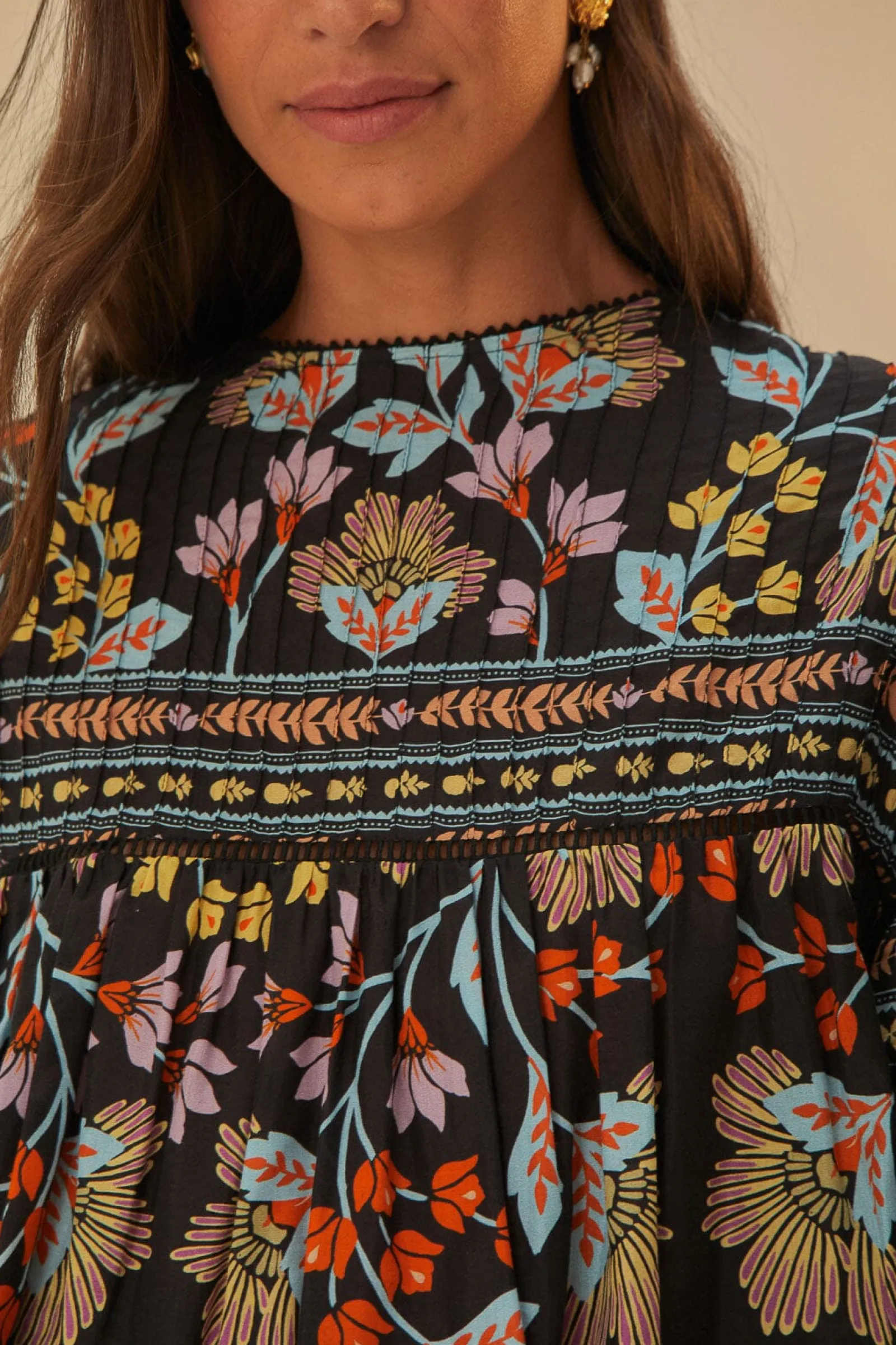 BLACK FLOWERY RUFFLE BLOUSE