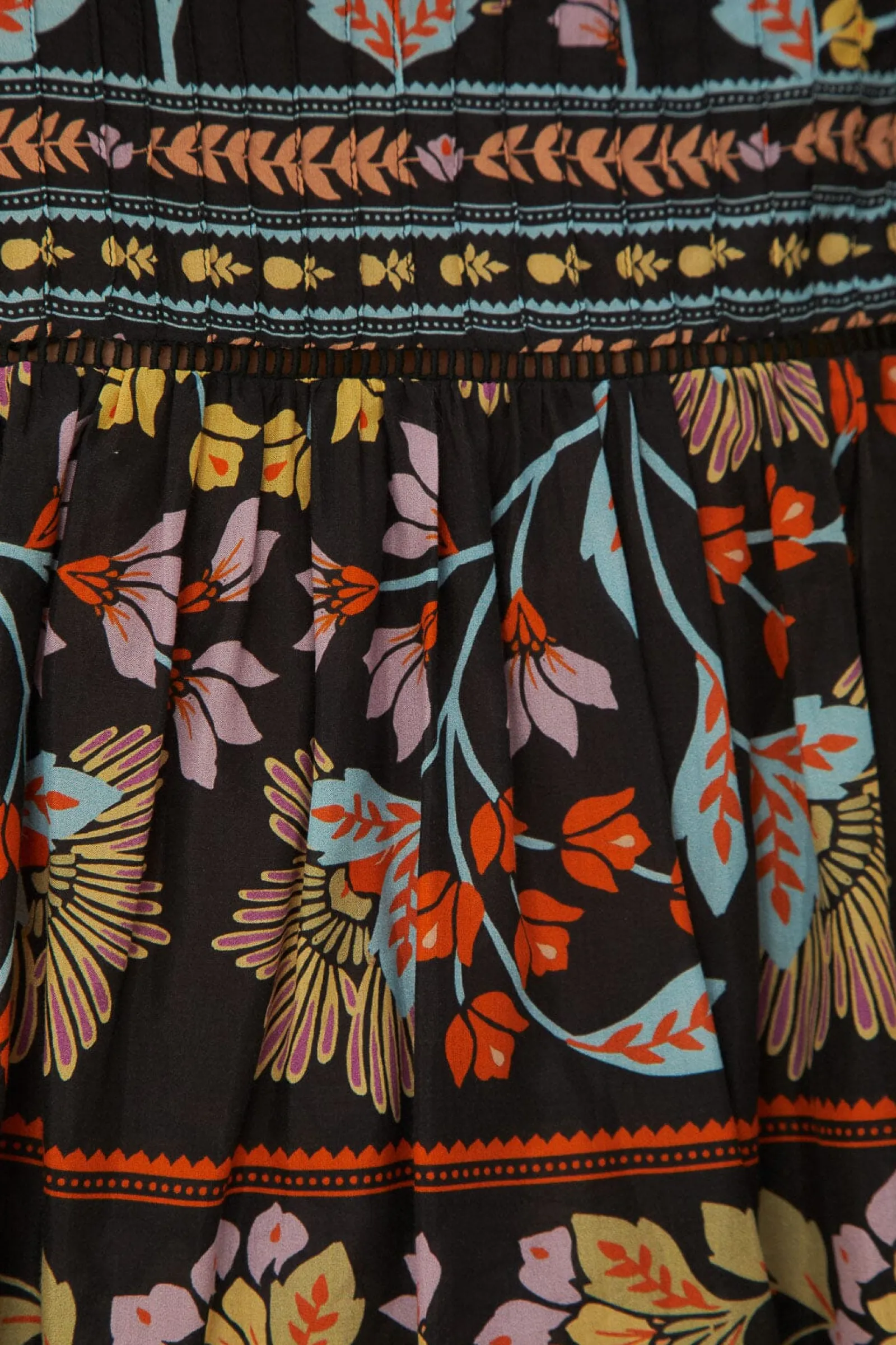 BLACK FLOWERY RUFFLE BLOUSE