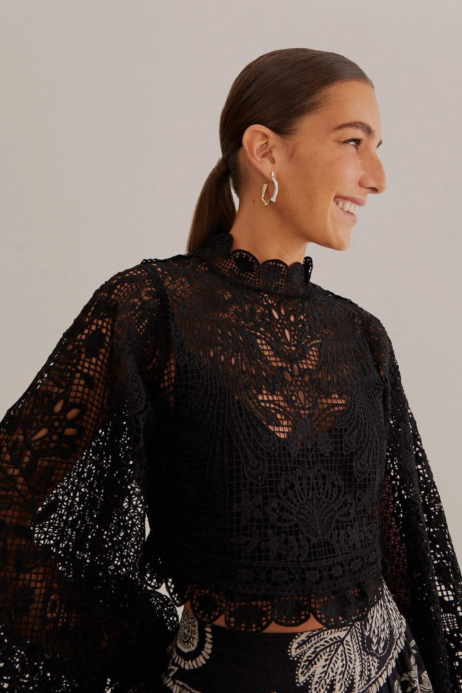 BLACK GUIPURE LONG SLEEVE BLOUSE