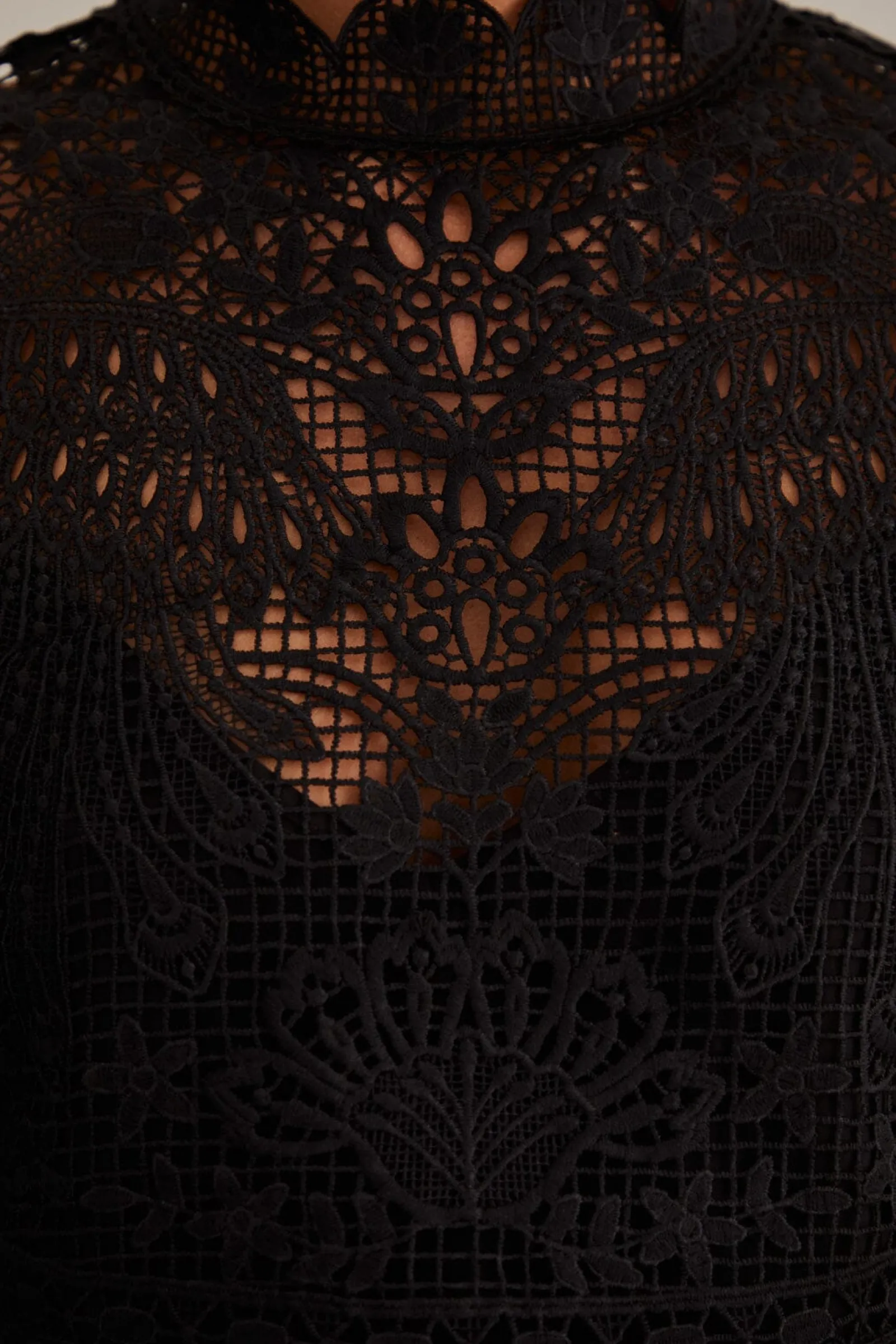 BLACK GUIPURE LONG SLEEVE BLOUSE