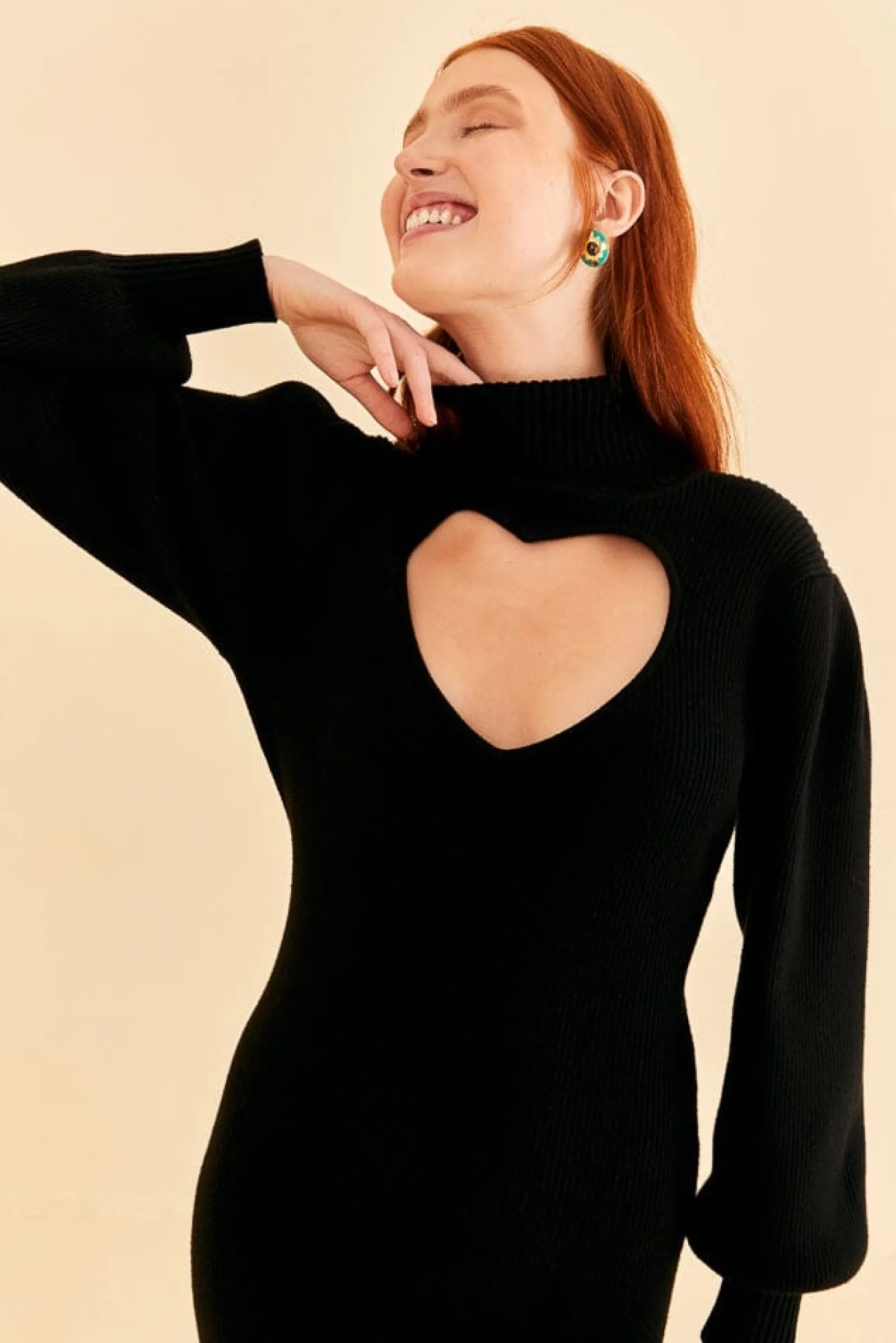 BLACK HEART NECKLINE KNIT DRESS