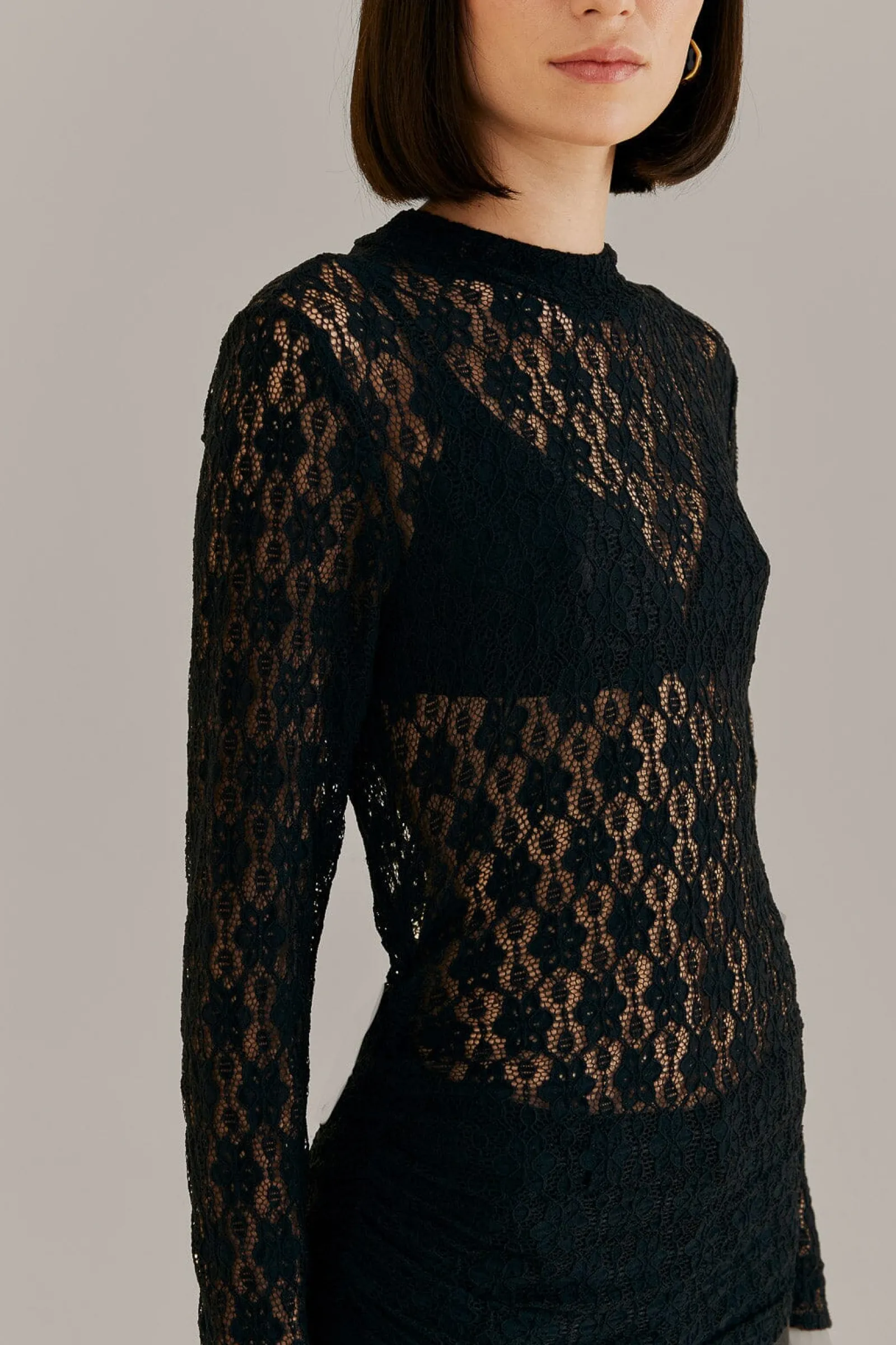 BLACK LACE LONG SLEEVE BLOUSE