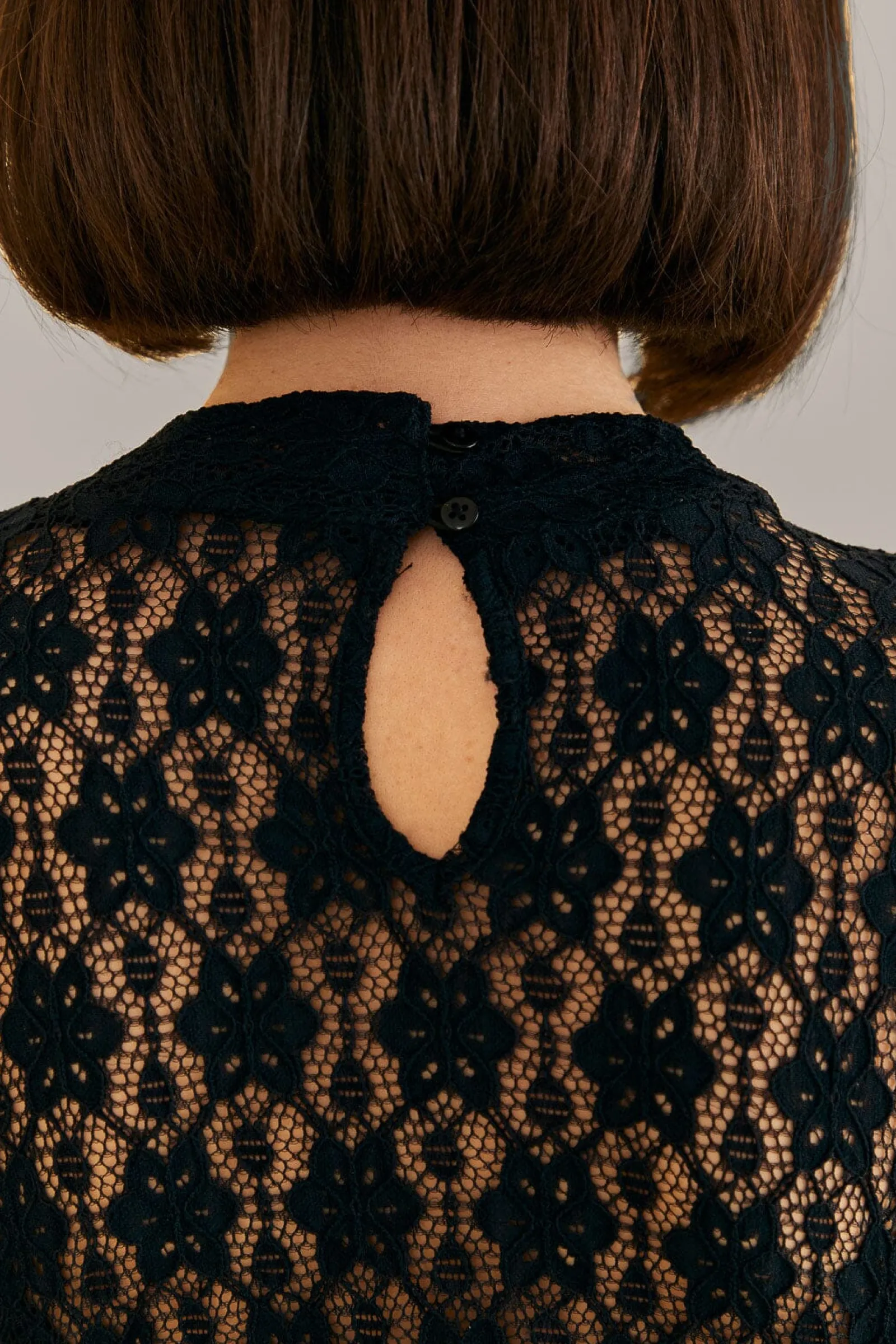 BLACK LACE LONG SLEEVE BLOUSE