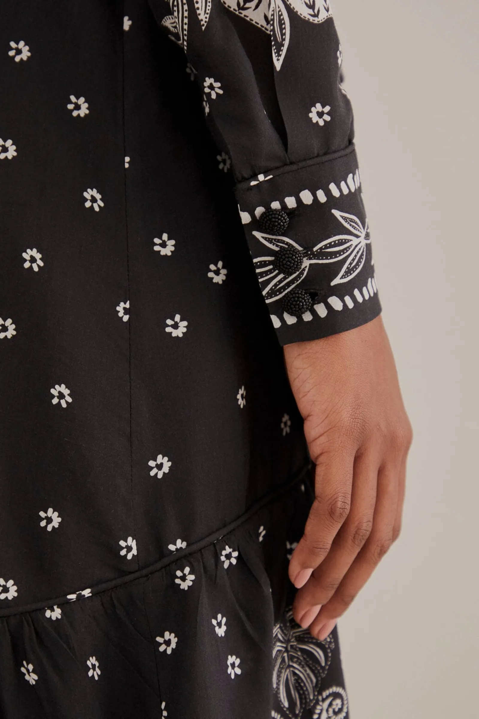 BLACK PAISLEY BLOOM MAXI DRESS