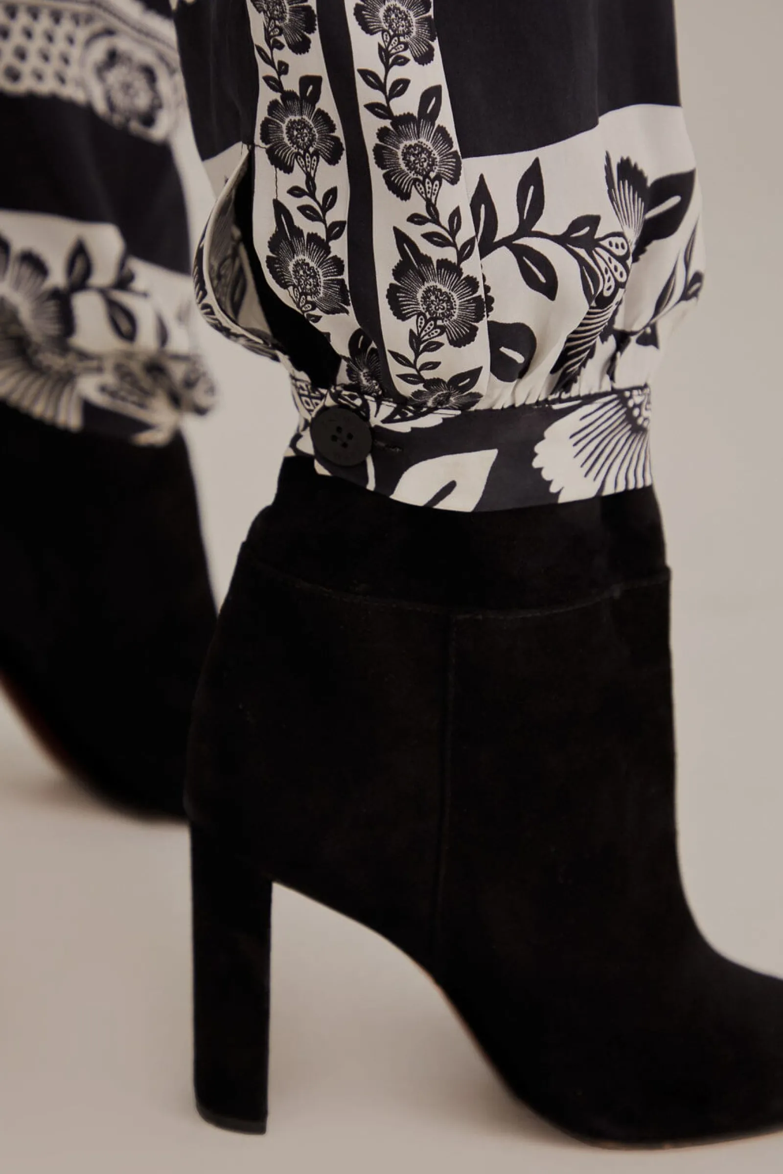 BLACK PINEAPPLE GARDEN JUMPSUIT