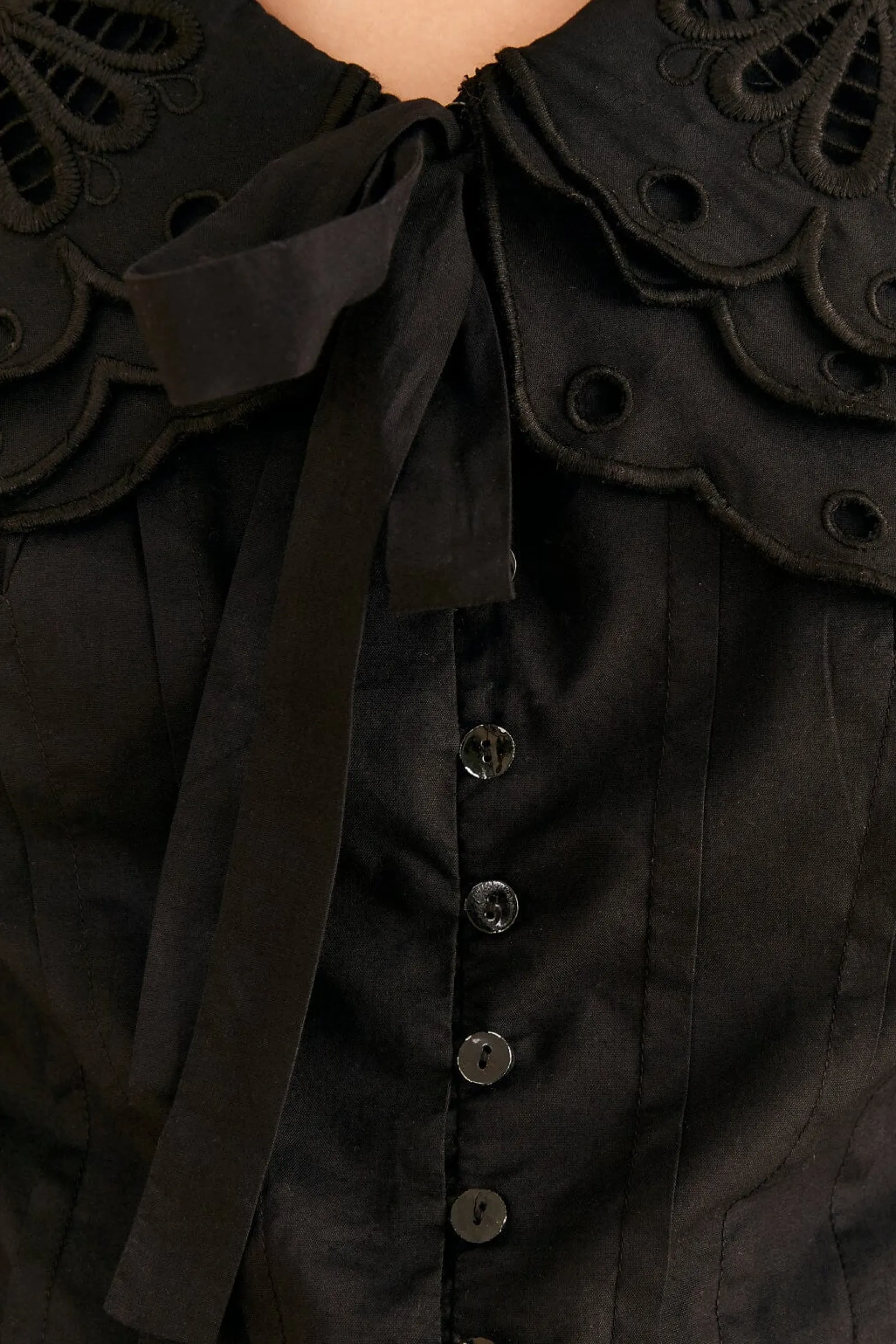 BLACK RICHELIEU BIG COLLAR BLOUSE