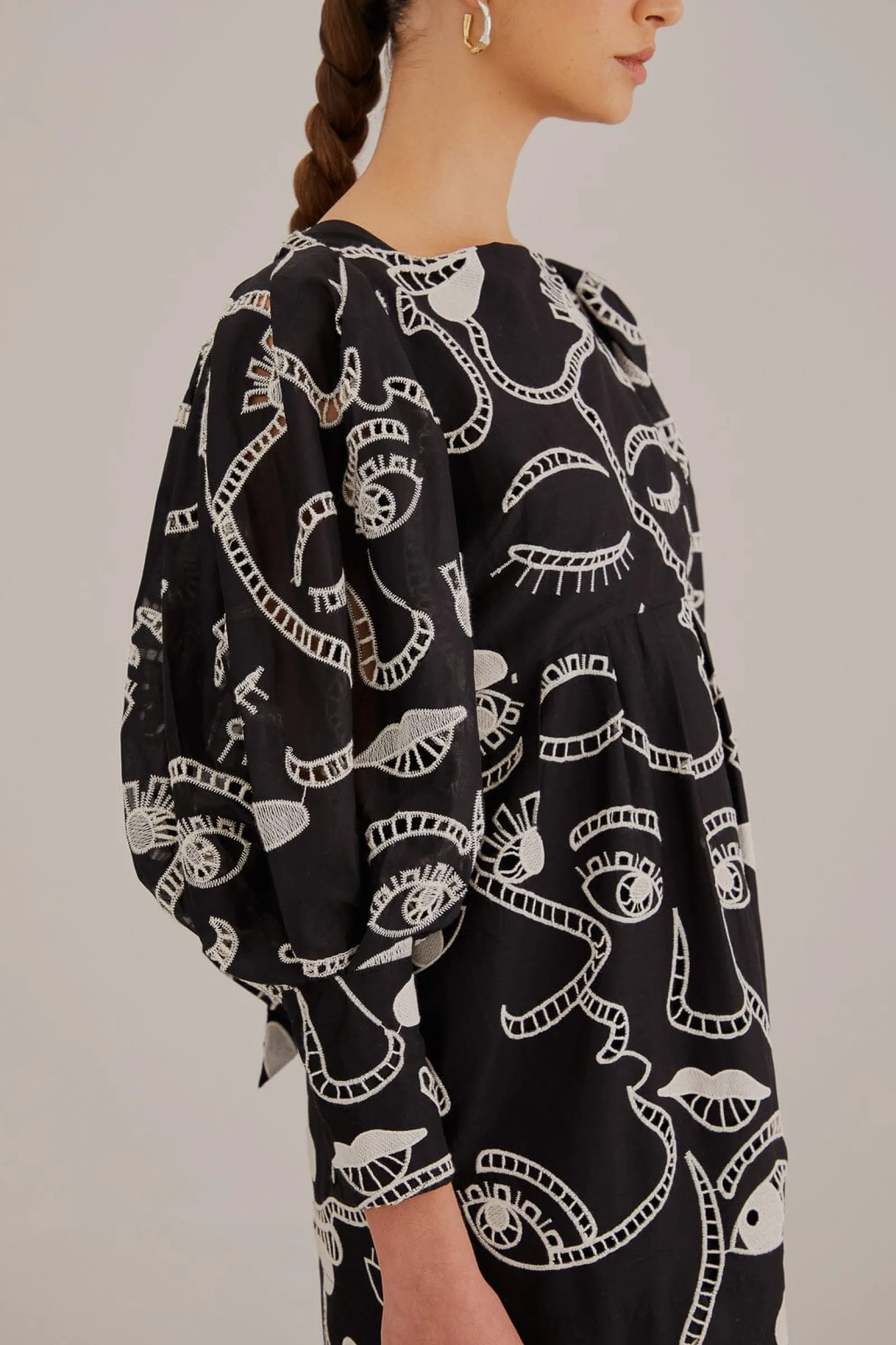 BLACK RICHELIEU FACES MINI DRESS