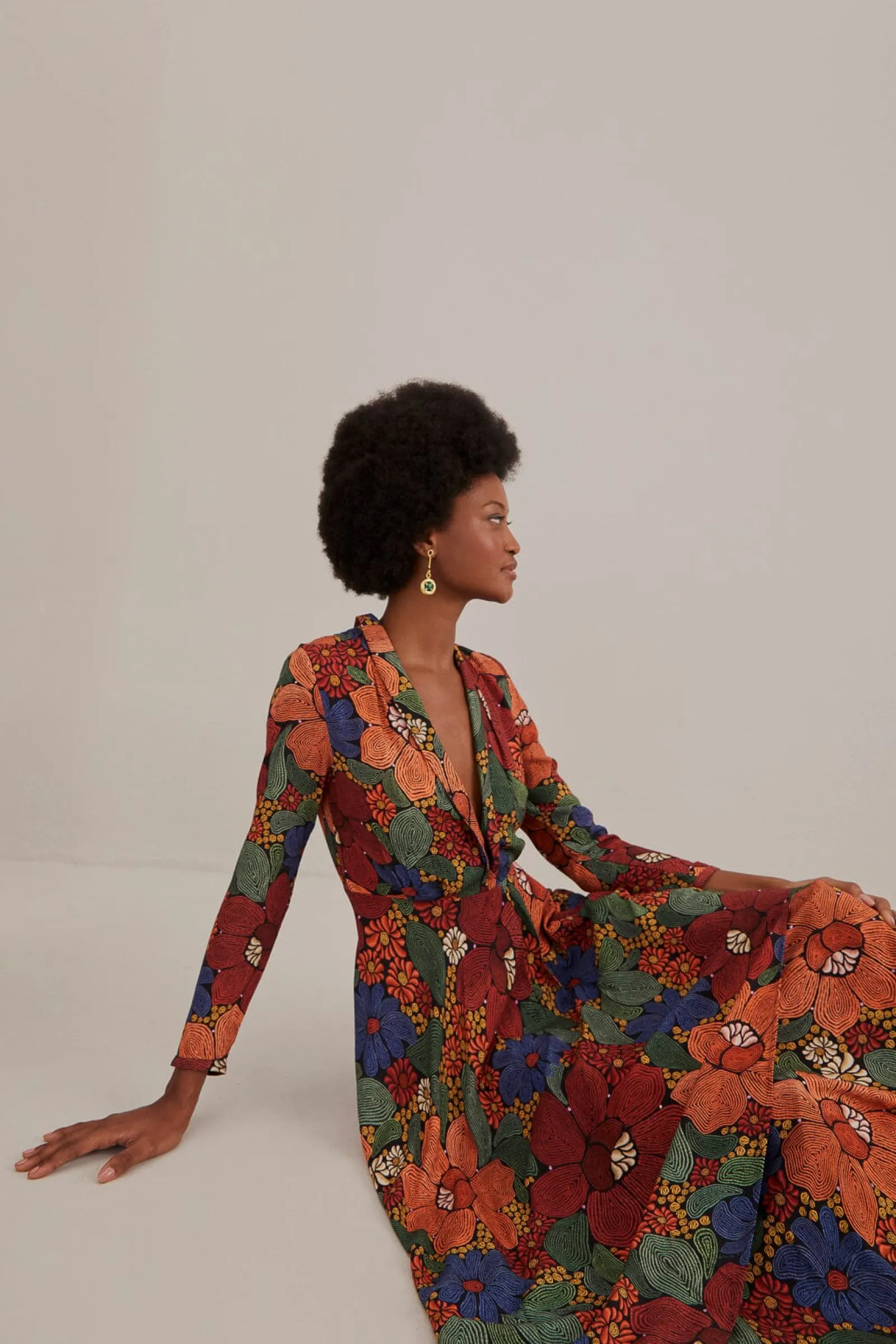 BLACK STITCHED FLOWERS V NECK MAXI DRESS