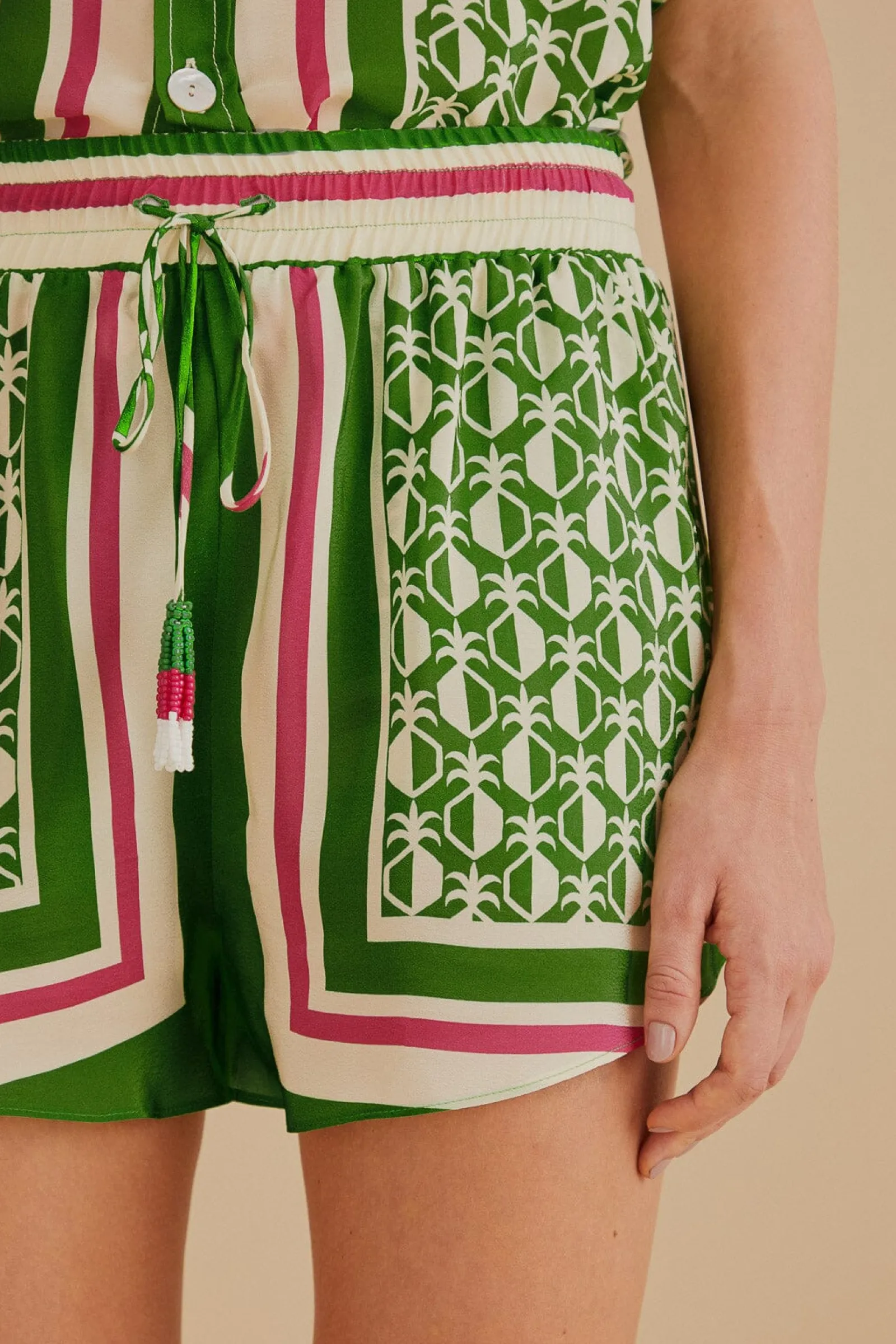 GREEN PINEAPPLE SCARF SHORTS