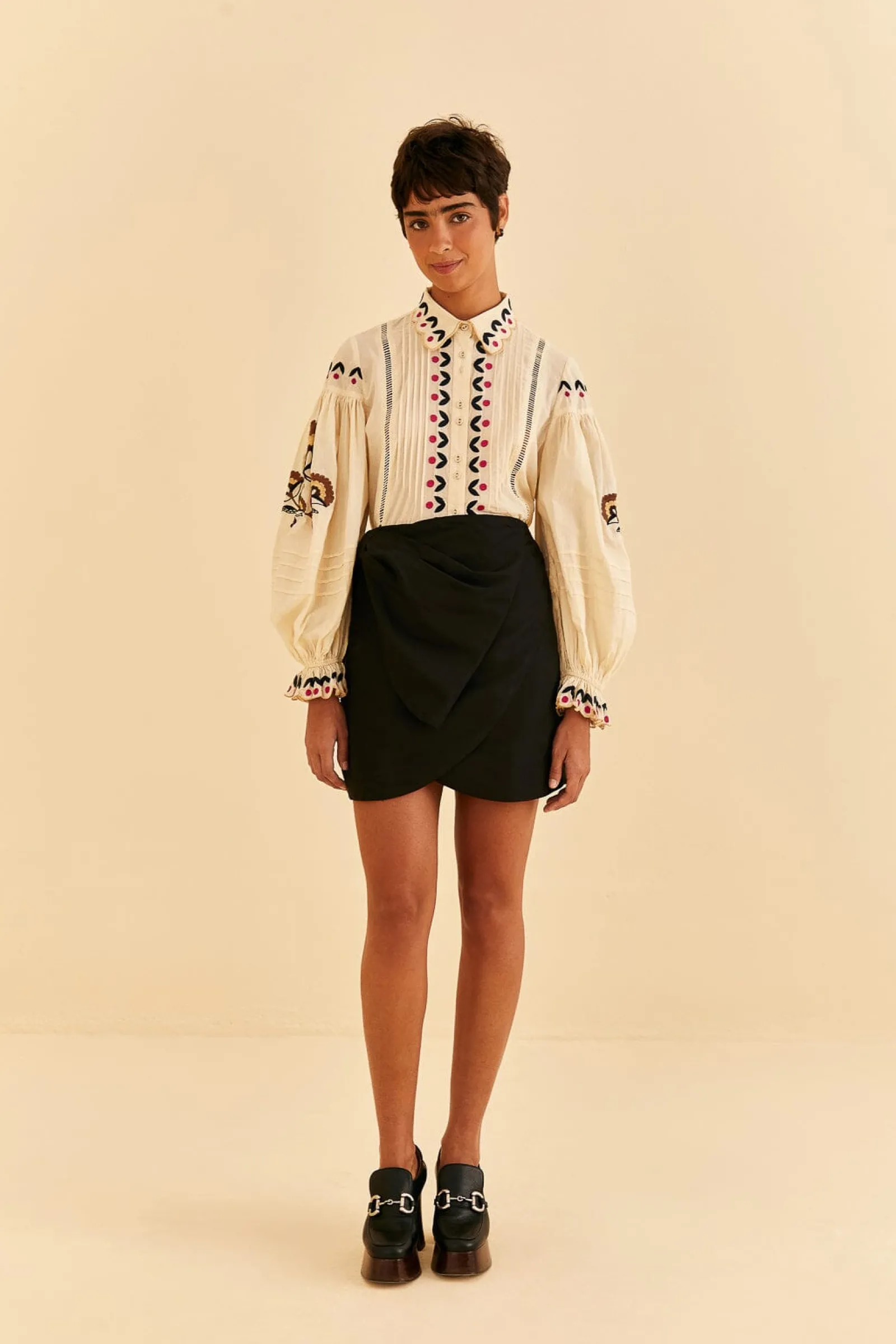 SAND PALMS PARADISE EMBROIDERED BLOUSE