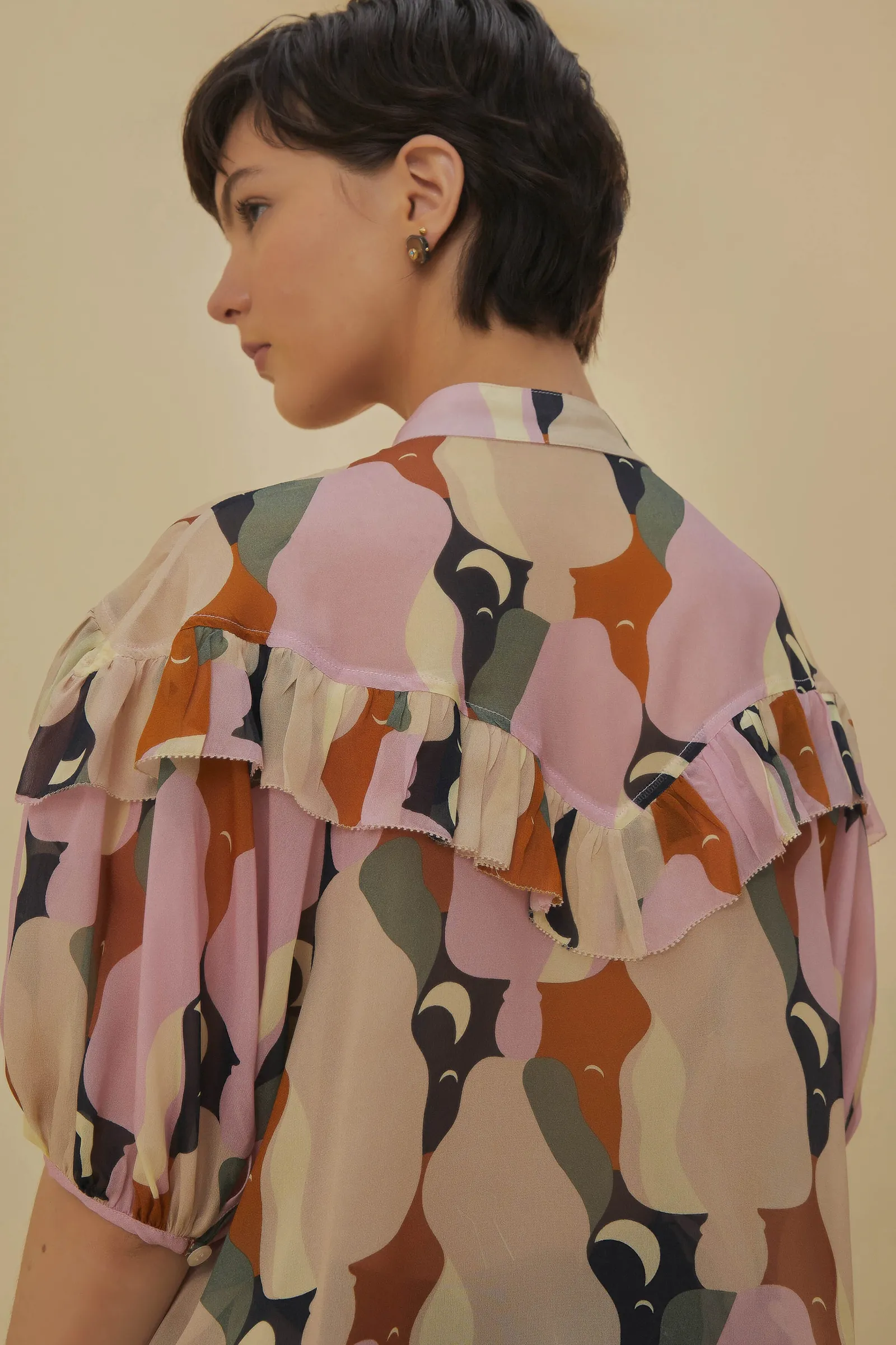 THE KISS MULTICOLOR SHORT SLEEVE BLOUSE