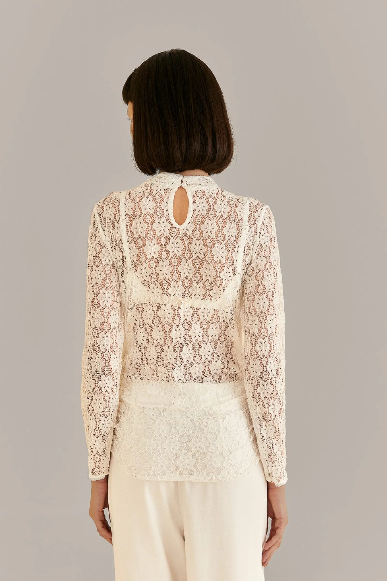 WHITE LACE LONG SLEEVE BLOUSE